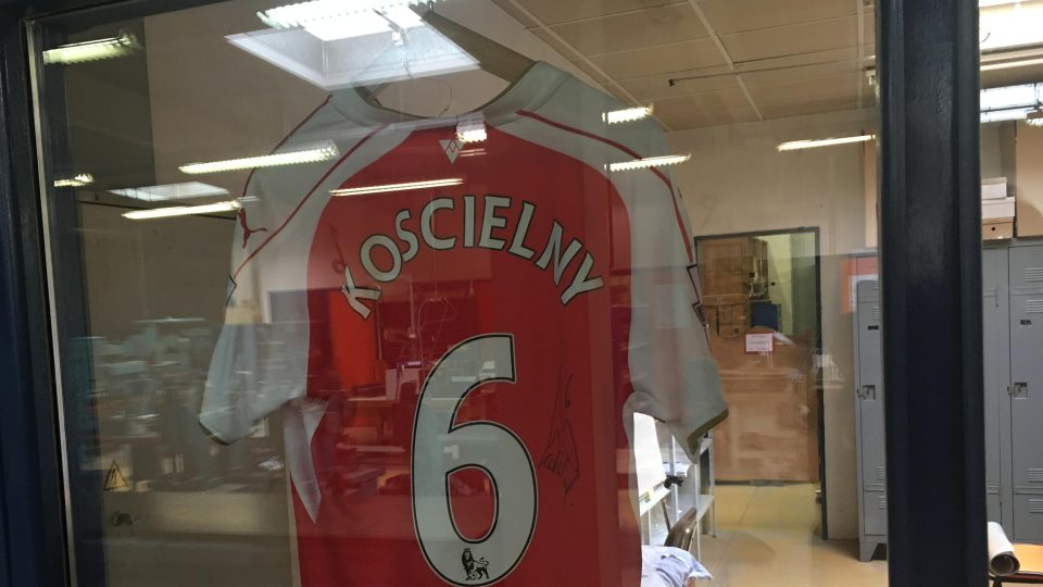 Výrobu akordeonů ve francouzském Tulle zachránil místní rodák, fotbalista Arsenalu Laurent Koscielny