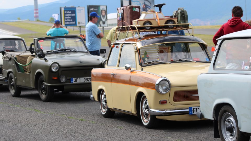 Na autodromu v Mostě si dali dostaveníčko majitelé a fanoušci vozidel značky Trabant