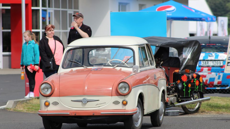 Na autodromu v Mostě si dali dostaveníčko majitelé a fanoušci vozidel značky Trabant