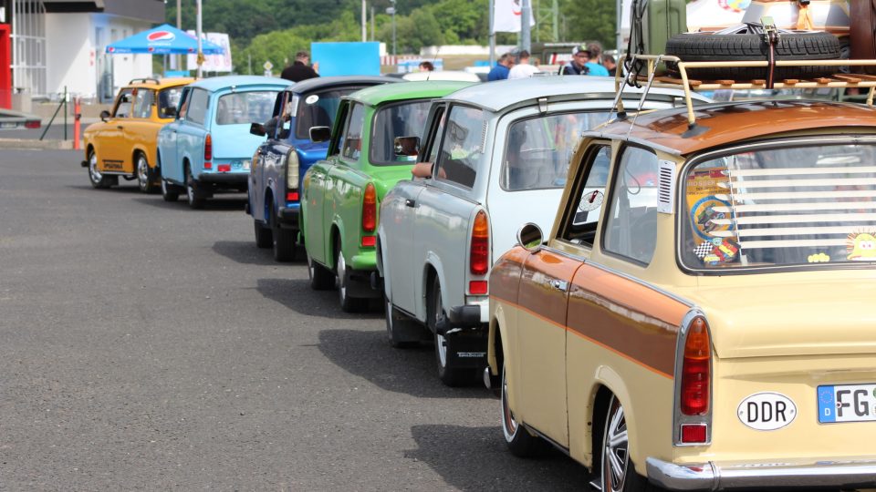 Na autodromu v Mostě si dali dostaveníčko majitelé a fanoušci vozidel značky Trabant