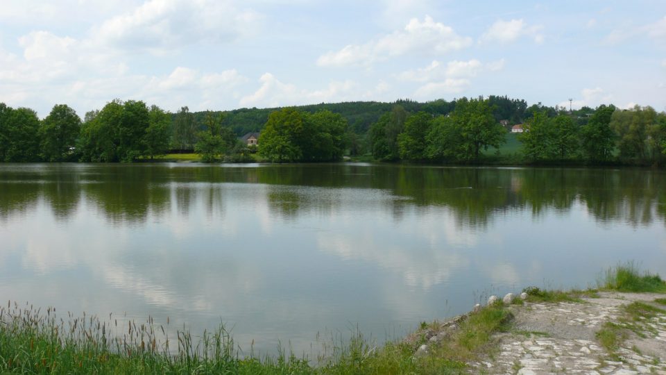 Rybník Podroužek je velký 30 hektarů