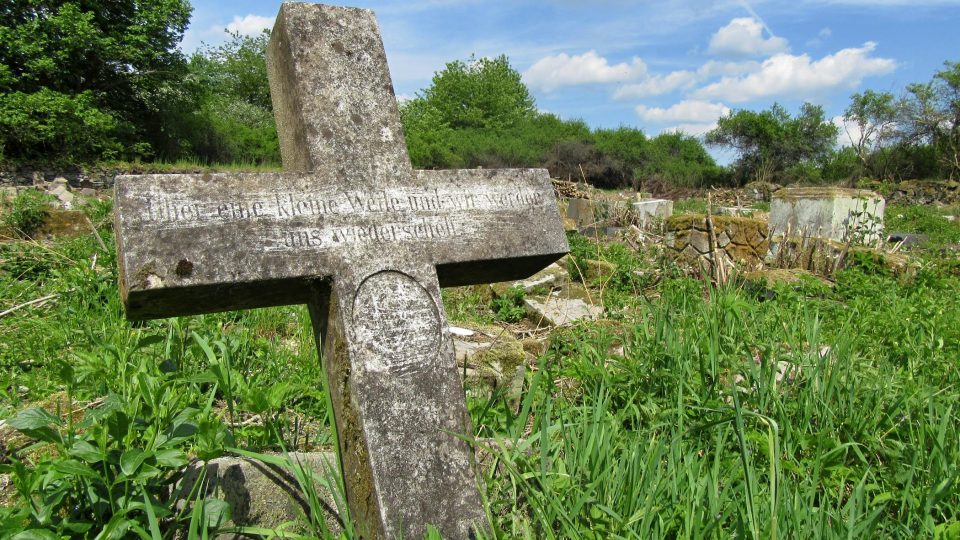 Opuštěný hřbitov ve Svatoboru