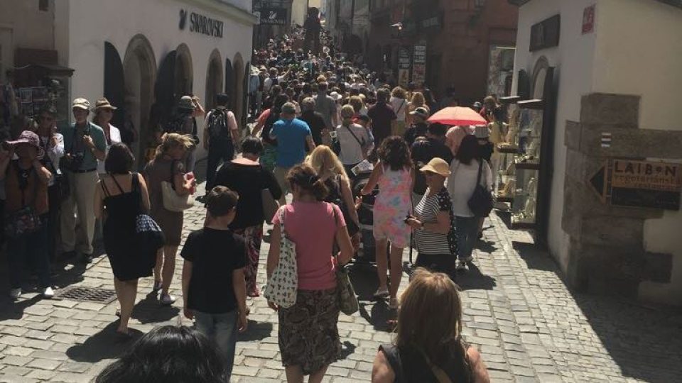 Festival ZUŠ Open v Českém Krumlově - ulicemi prošel průvod, na různých místech hráli hudebníci