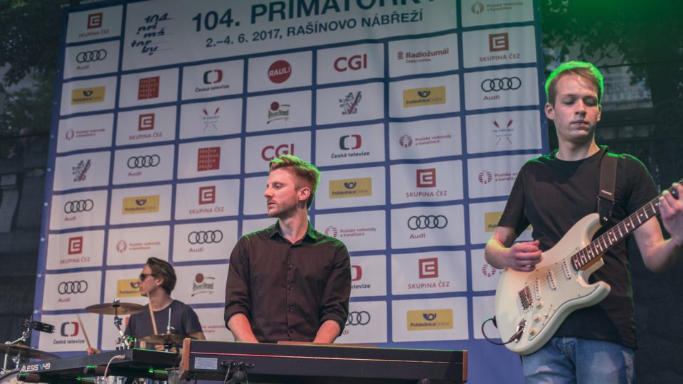 Mayen na Radio Wave Stage na 104. Primátorkách na pražské náplavce