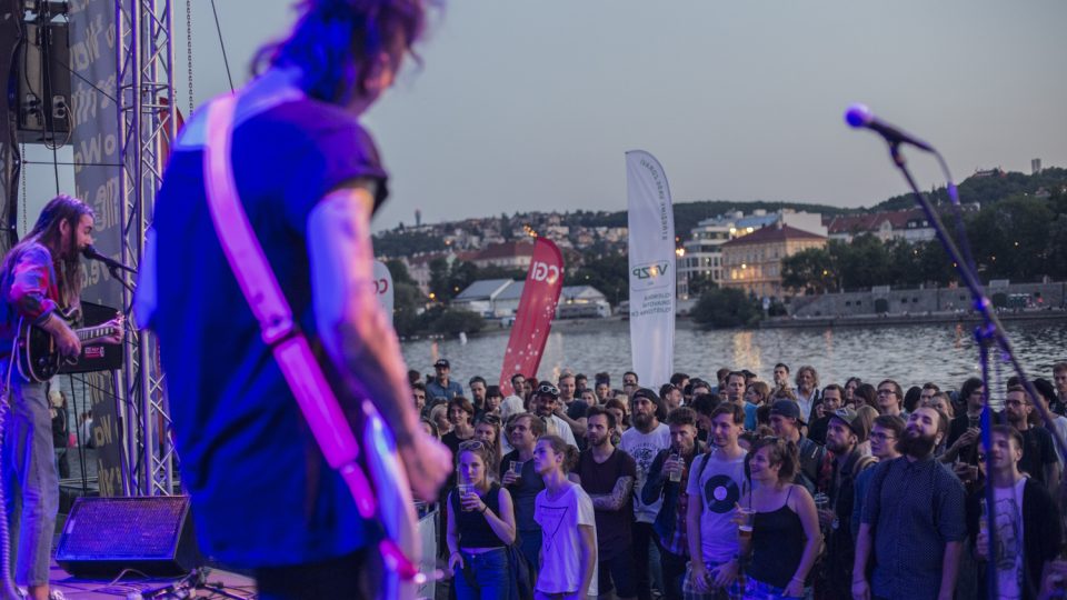 Wild Tides na Radio Wave Stage na 104. Primátorkách na pražské náplavce