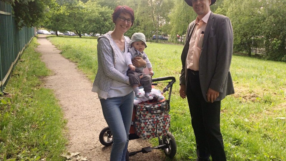 Marta Šašková a Dušan Oslej zakládají komunitní zahradu na Severní Terase