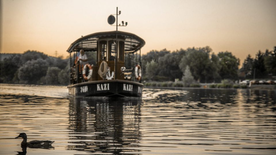 Kazi přijíždí | foto: Michaela Hermína Kazi přijíždí