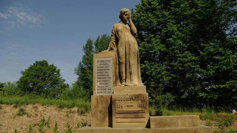 Pomník nedaleko pramene Mrliny připomíná oběti orvní světové války z Příchvoje a okolí