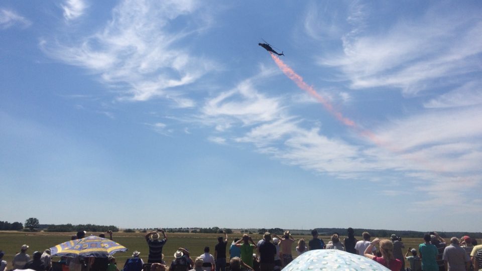 14. ročník Memorial air show na letišti v Roudnici nad Labem dnes pokračuje druhým dnem. Přiletí letadla i vrtulníky