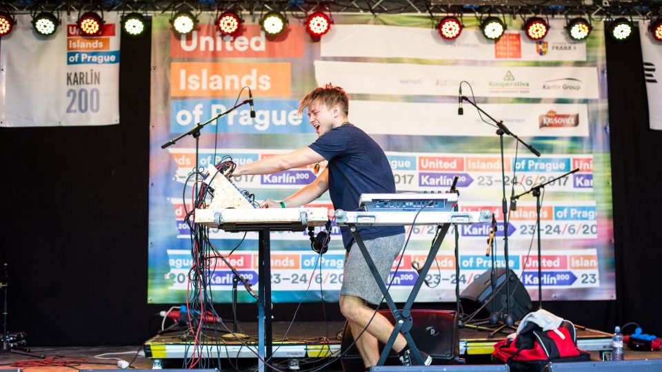 Francois Svalis na zakončení pořadu Startér: stagei Radia Wave na United Islands Francois Svalis na zakončení pořadu Startér: stagei Radia Wave na United Islands