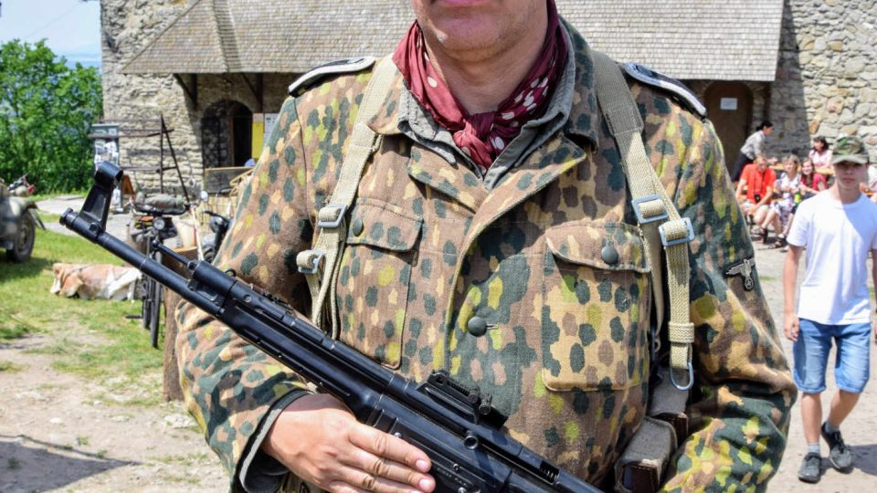 Pavel Slíva z KVH Greif s útočnou puškou Sturmgewehr 44