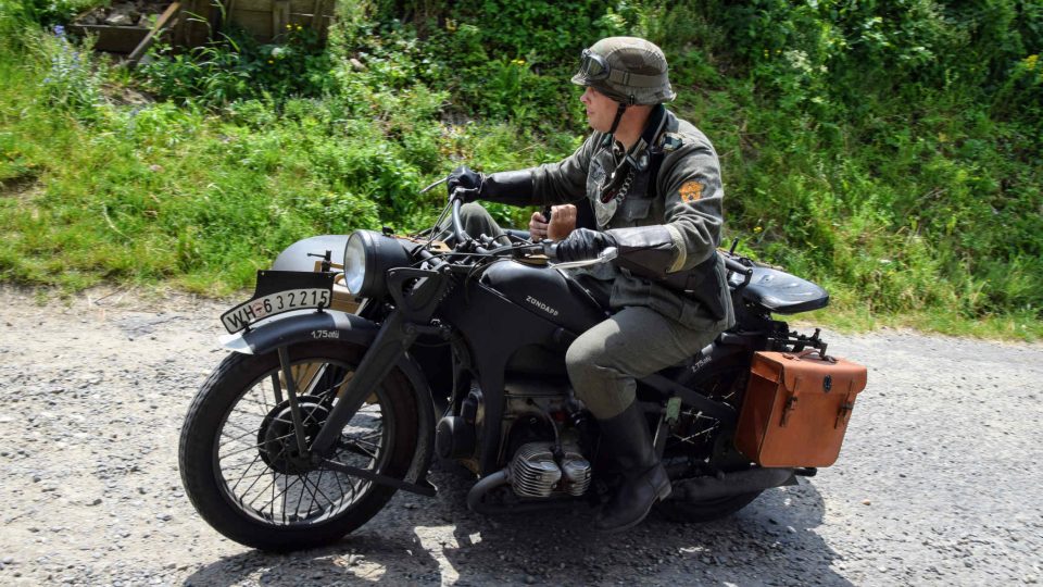 Motocykl německých vojáků