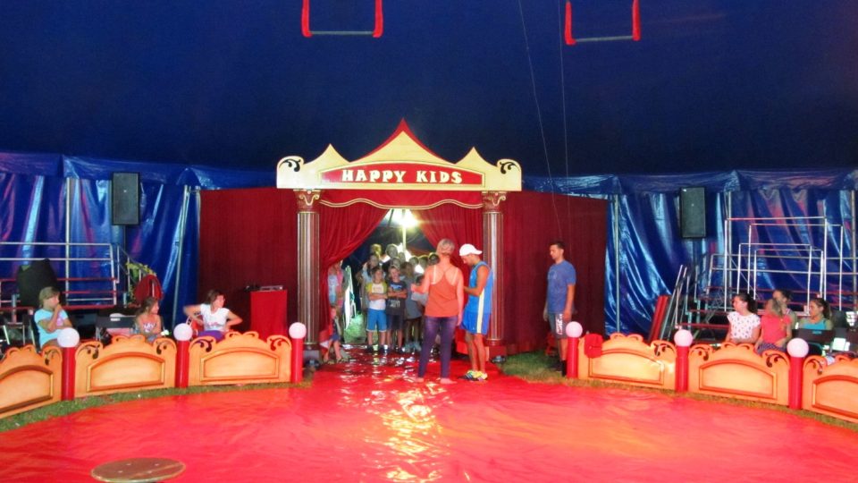 Cirkusová manéž u školy v Dymokurech