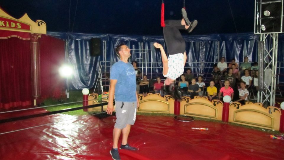 Nácvik vystoupení v manéži.jpg