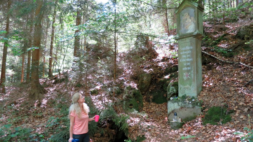 Studánka Kapalice a pohled na Boží muka