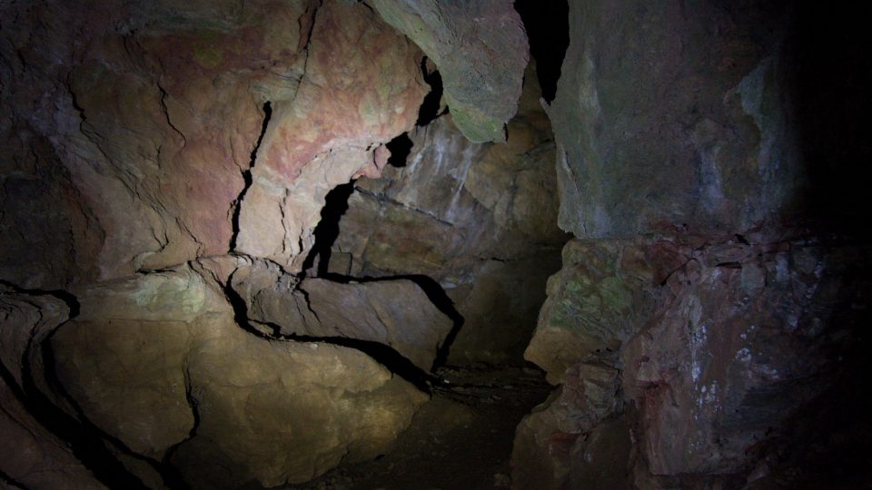 Pohled do Loupežnické jeskyně