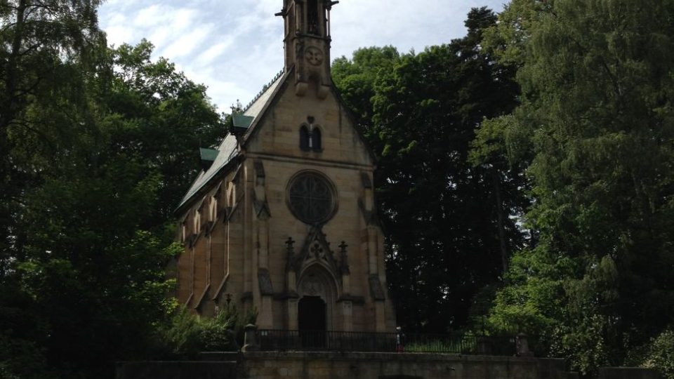 Romantická Morzinsko - Černínská kaple se ukrývá v zámeckém parku ve Vrchlabí 