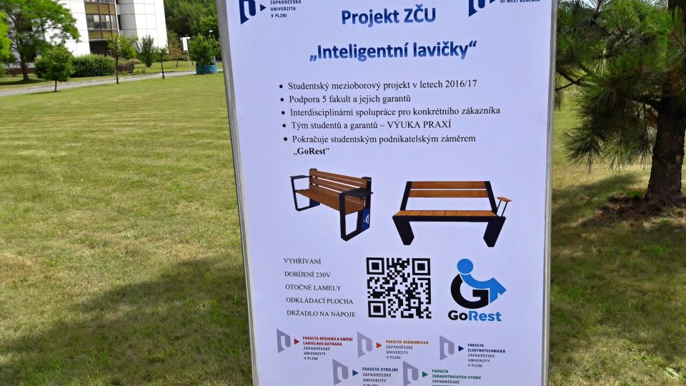 Lavičky na míru nabízejí veřejnosti studenti Západočeské univerzity v Plzni