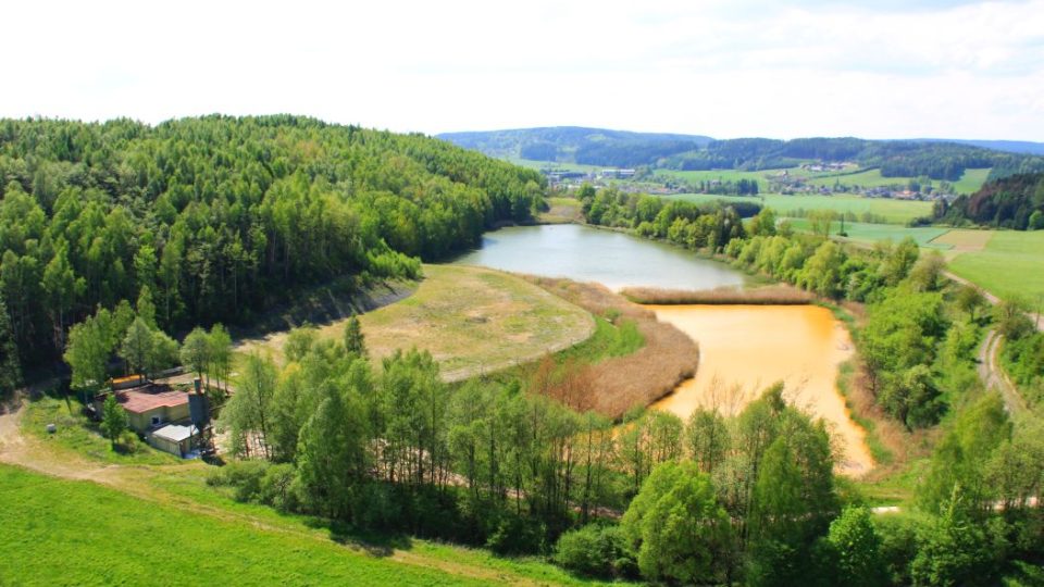 Důl Zdeněk Nejedlý na Trutnovsku je už téměř 30 let zavřený. Stále z něj ale vytéká nebezpečná železitá voda