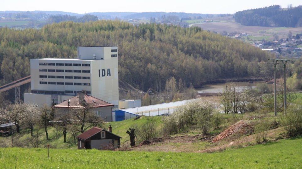 Důl Zdeněk Nejedlý na Trutnovsku je už téměř 30 let zavřený. Stále z něj ale vytéká nebezpečná železitá voda