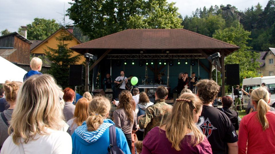 Na festivalu v Klokočí vystoupily skupiny Anarchia, Hallodrn, Seven, Soumrak Band a liberecká Těla