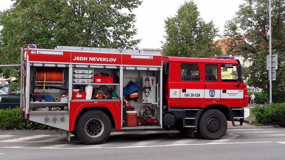 SDH Neveklov přivezl hasičskou techniku