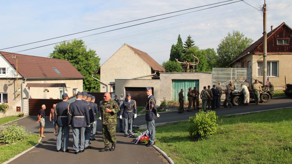 Mukov na Teplicku : připomenutí sestřelených amerických letců při náletu na litvínovskou chemičku