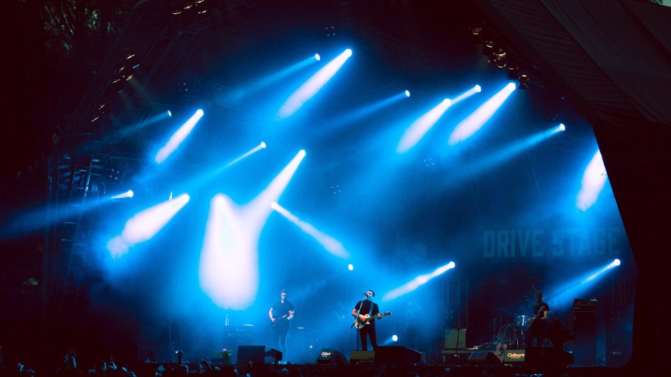 Liverpoolský rocker Louis Berry na scéně festivalu Colours of Ostrava 2017