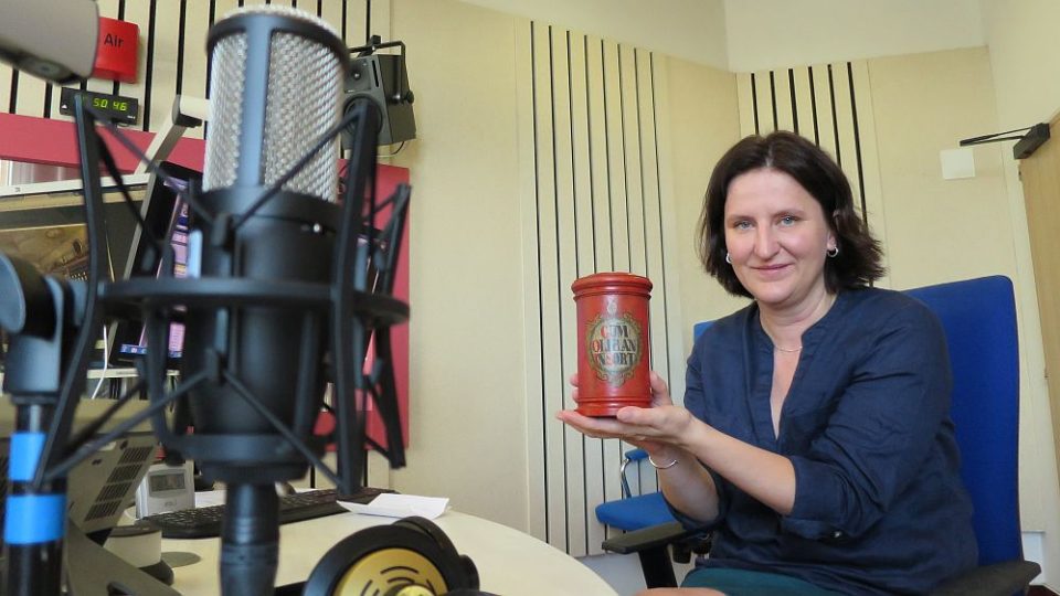 Mgr. Ladislava Valášková, Ph.D - České farmaceutické muzeum v Kuksu. Kouzlo apatyky - vývoj lékárenství od Baroka do 2. poloviny 20. století. Víte, kdo byli první lékárníci a jak se používaly tabletovačky a pilulkovnice? 