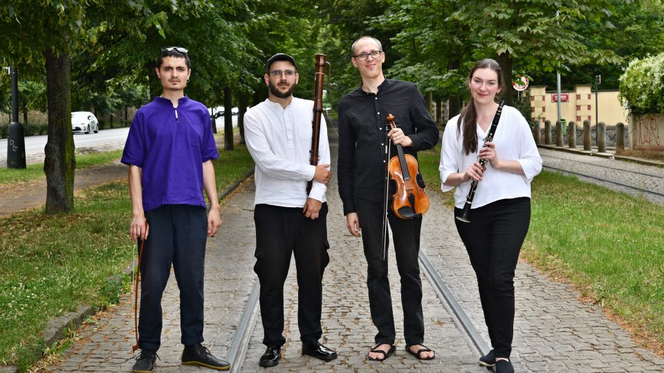 Hudba na znamení: Melodie městských linek MHD, Prague Quiet Music Collective