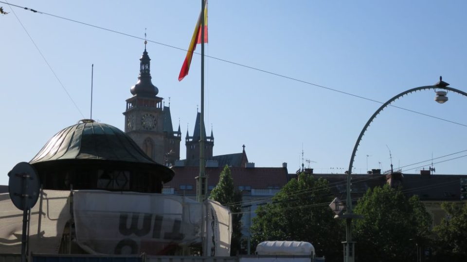 Hradecké kiosky na Pražském mostě - kulturní památka - se šetrně opravují