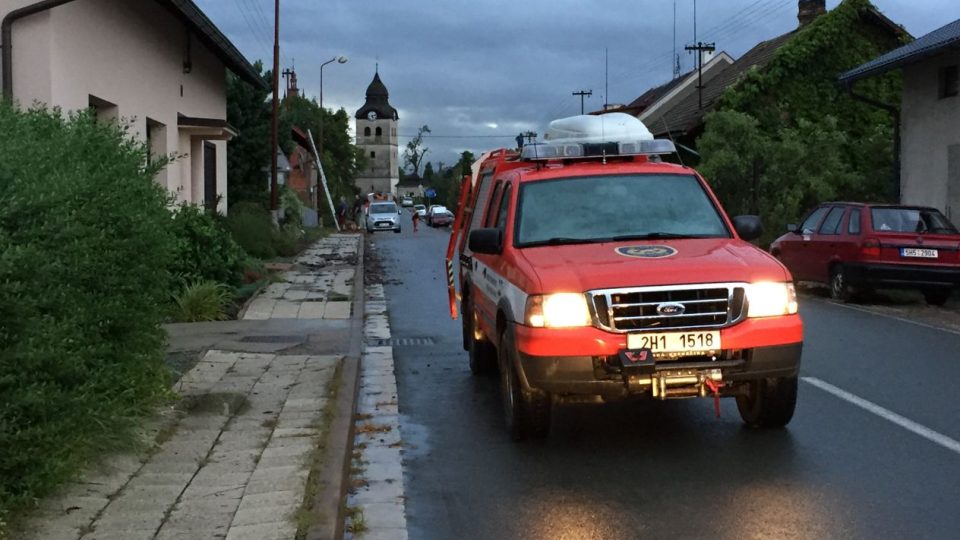 Pětiminutové tornádo vzalo lidem v Bohuslavicích desítky střech