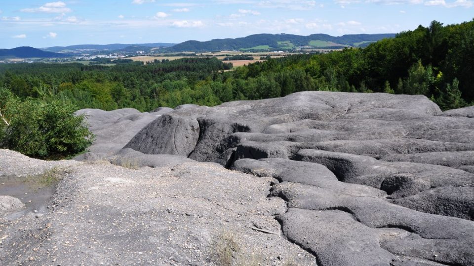 Vyvežená struska ze šamotových pecí je ekologickou zátěží libou pro oko