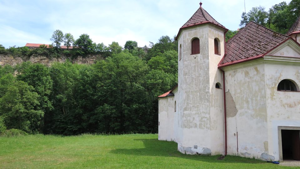 Podskála - od kostela k nejvyšší opukové skále v Česku je to jen kousek