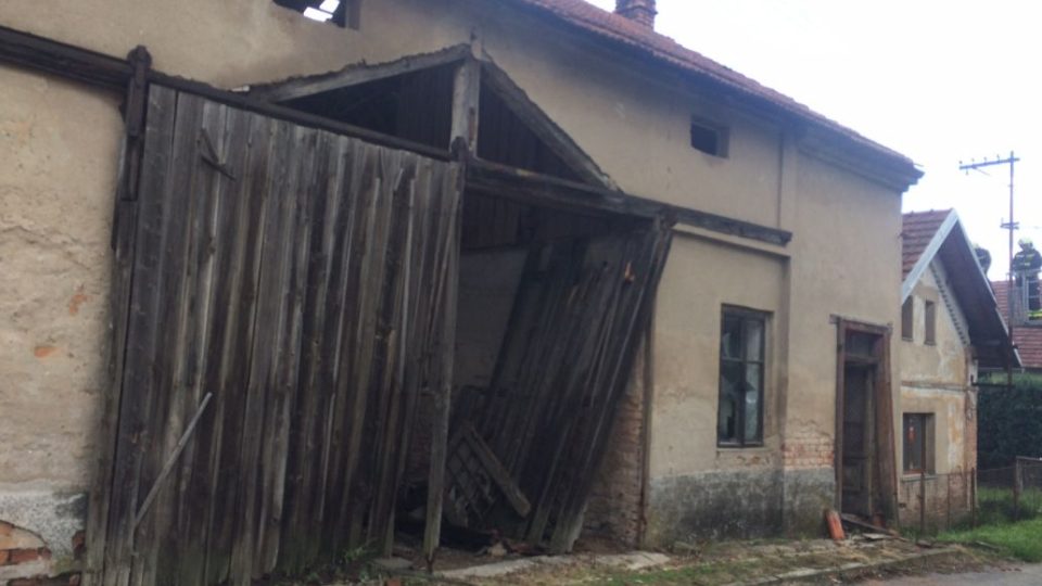 Odklízení škod po bouři v Bohuslavicích