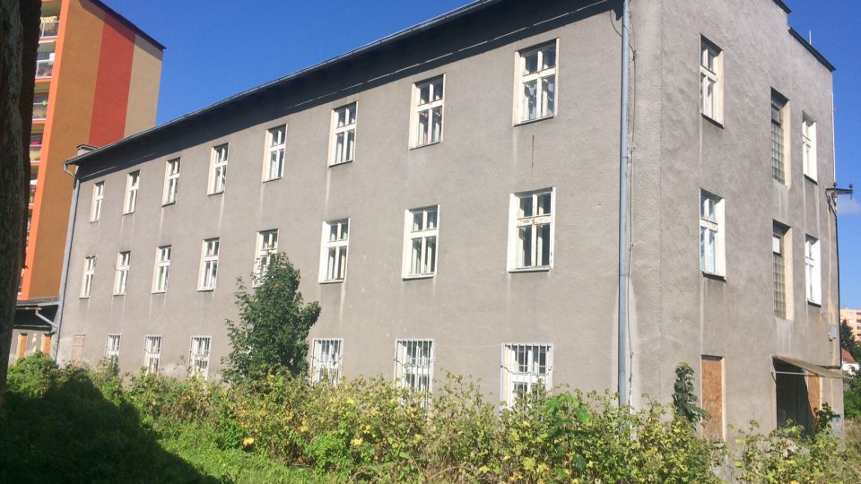 Bývalá ubytovna pro sociálně slabé ve varnsdorfu, místo které by mohl vyrůst park