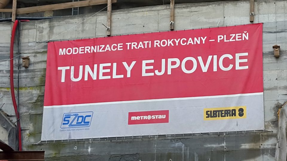 Nedaleko Ejpovic na Plzeňsku se dokončuje nejdelší železniční tunel v Česku