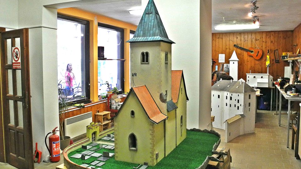Model kostela svatého Jakuba a Filipa na Chvojně u Konopiště