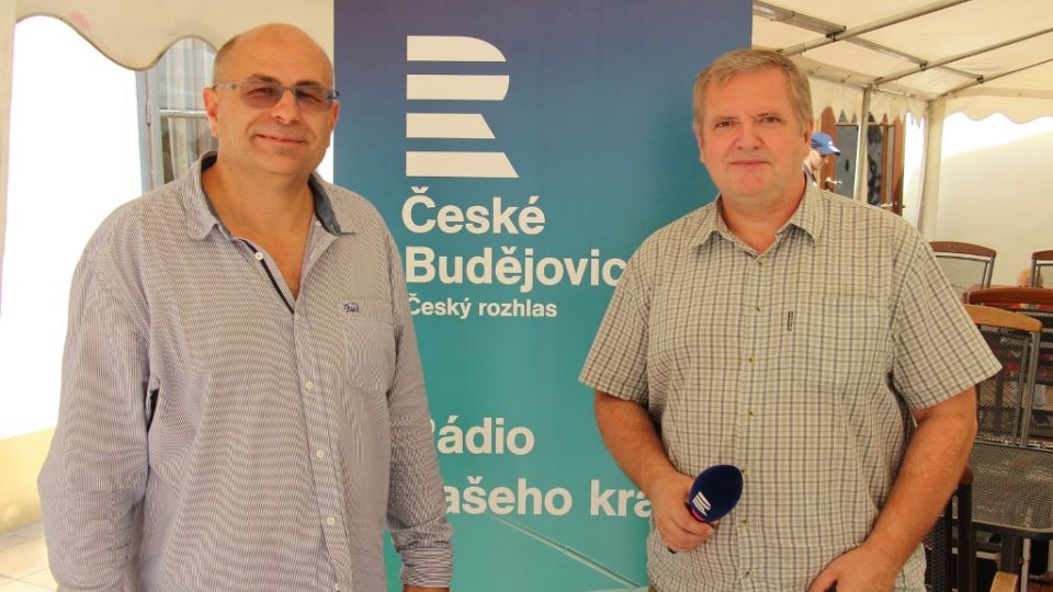 Ředitel lázní ve Vráži u Písku Jiří Landa (vlevo) a moderátor Pavel Kudrna