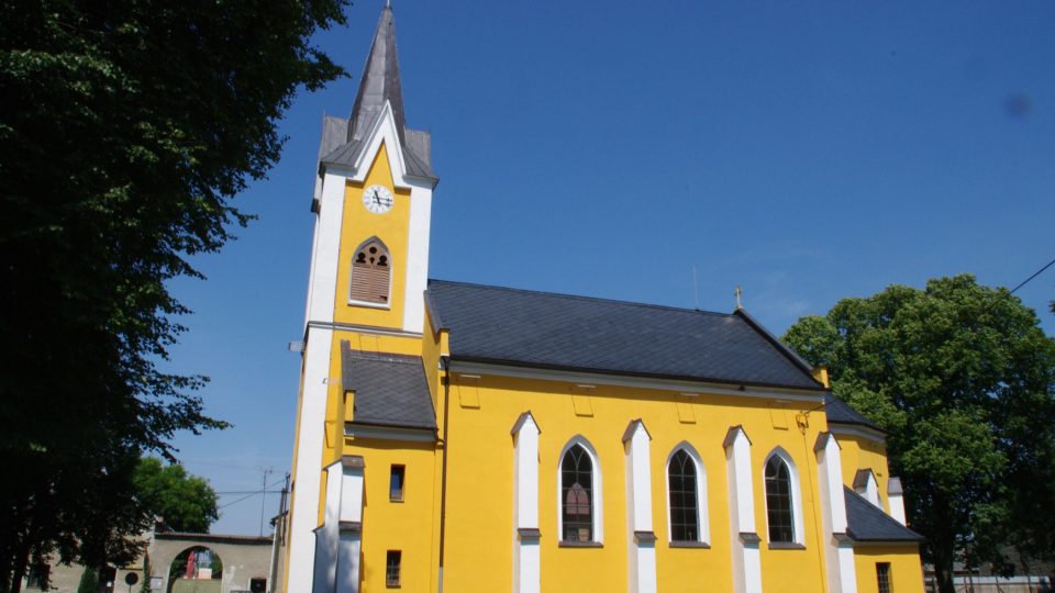 Želechovická kaple pochází z konce 19. století a je zasvěcená sv. Cyrilu a Metoději