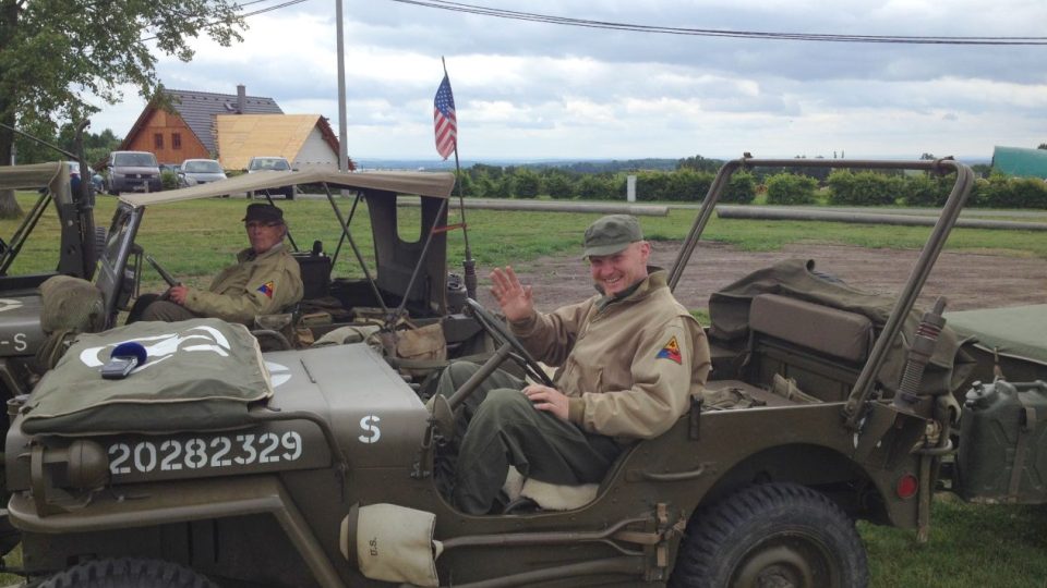 Karel Tuček sbírá americké veterány z 2. světové války. Stojí to čas, peníze i mnoho sil