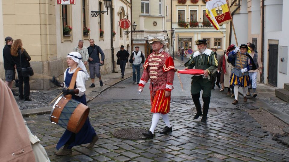 Den zvoníků v Hradci Králové. Ceremoniál zvoníků v renesančních kostýmech