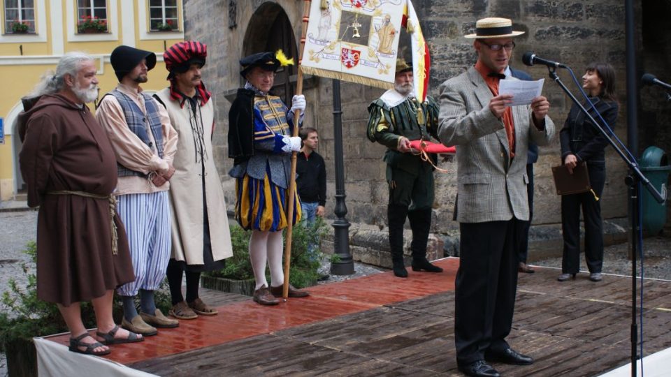 Den zvoníků v Hradci Králové. Ceremoniál zvoníků v renesančních kostýmech