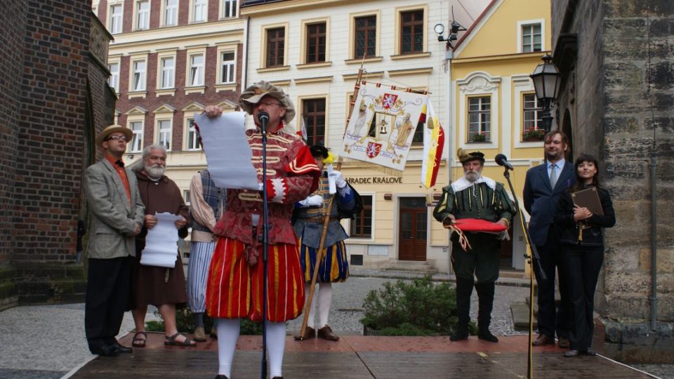 Den zvoníků v Hradci Králové. Ceremoniál zvoníků v renesančních kostýmech