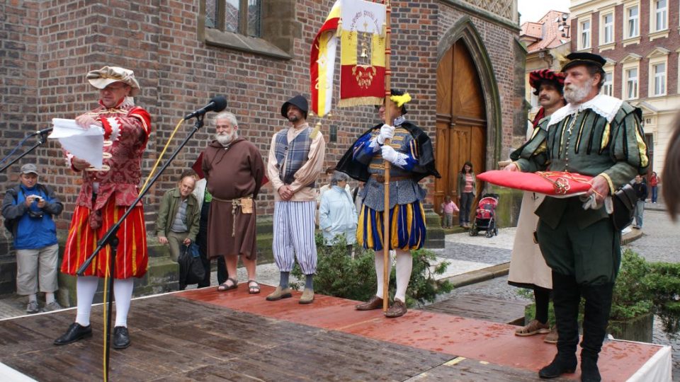 Den zvoníků v Hradci Králové. Ceremoniál zvoníků v renesančních kostýmech