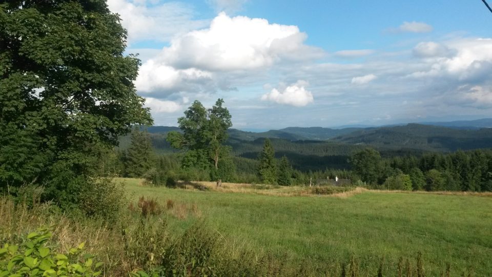 Pohled do údolí od chaty Švarná Hanka