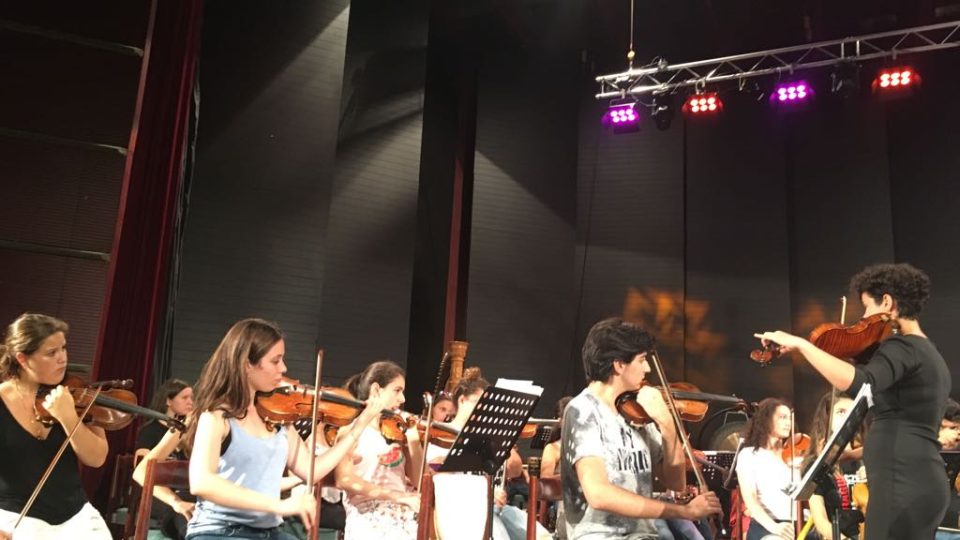Turecká národní filharmonie mládeže pod vedením uznávaného dirigenta Cema Mansura