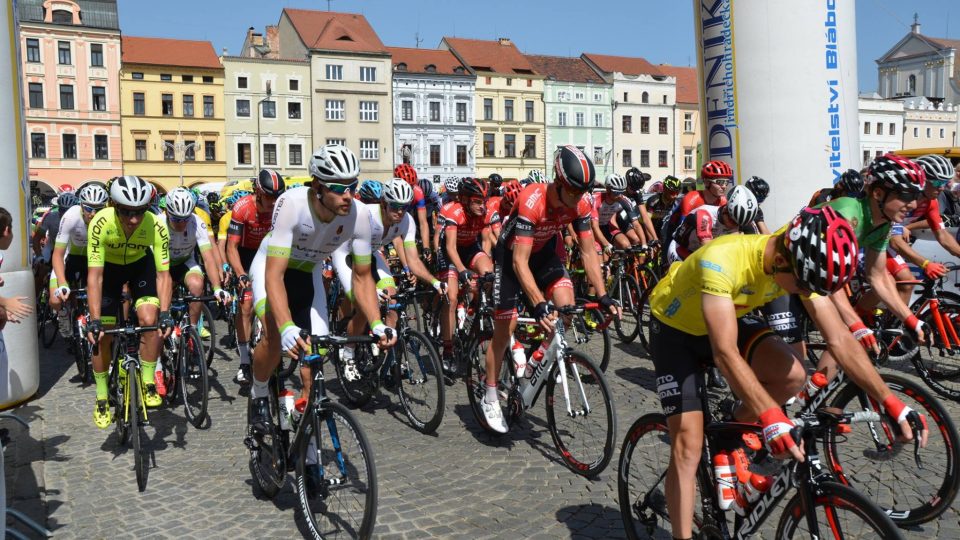 Jihočeský kraj hostí cyklistický etapový závod Okolo jižních Čech. Druhá etapa začínala na náměstí v Českých Budějovicích