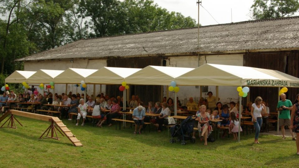 Příjemné chvíle na dvoře zachráněného Škaloudova statku si užívaly všechny věkové generace