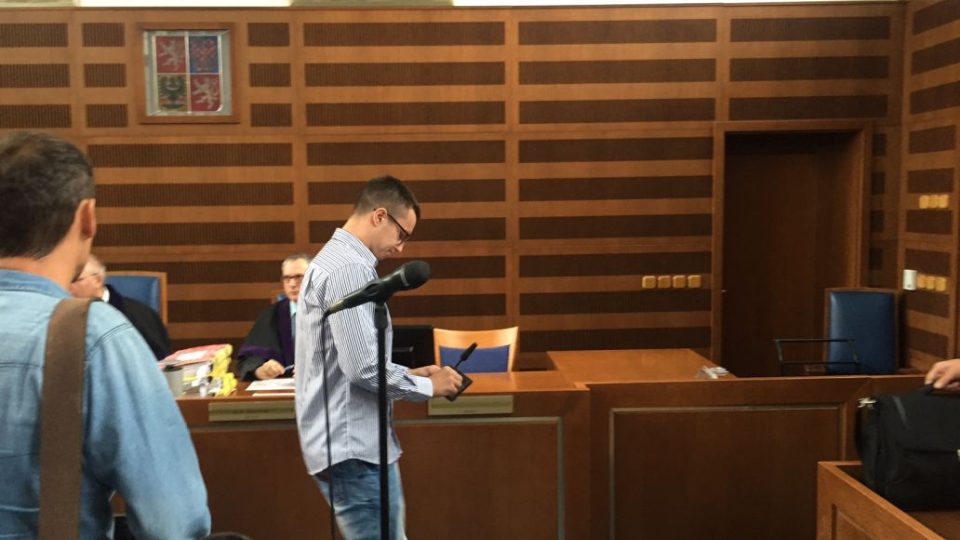 Krajský soud v Hradci Králové znovu řeší případ Lukáše Nečesaného. Je obžalovaný z pokusu vraždy kadeřnice